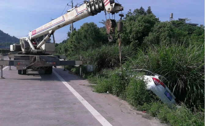 西峡重载吊车救援 西峡重载吊车救援
